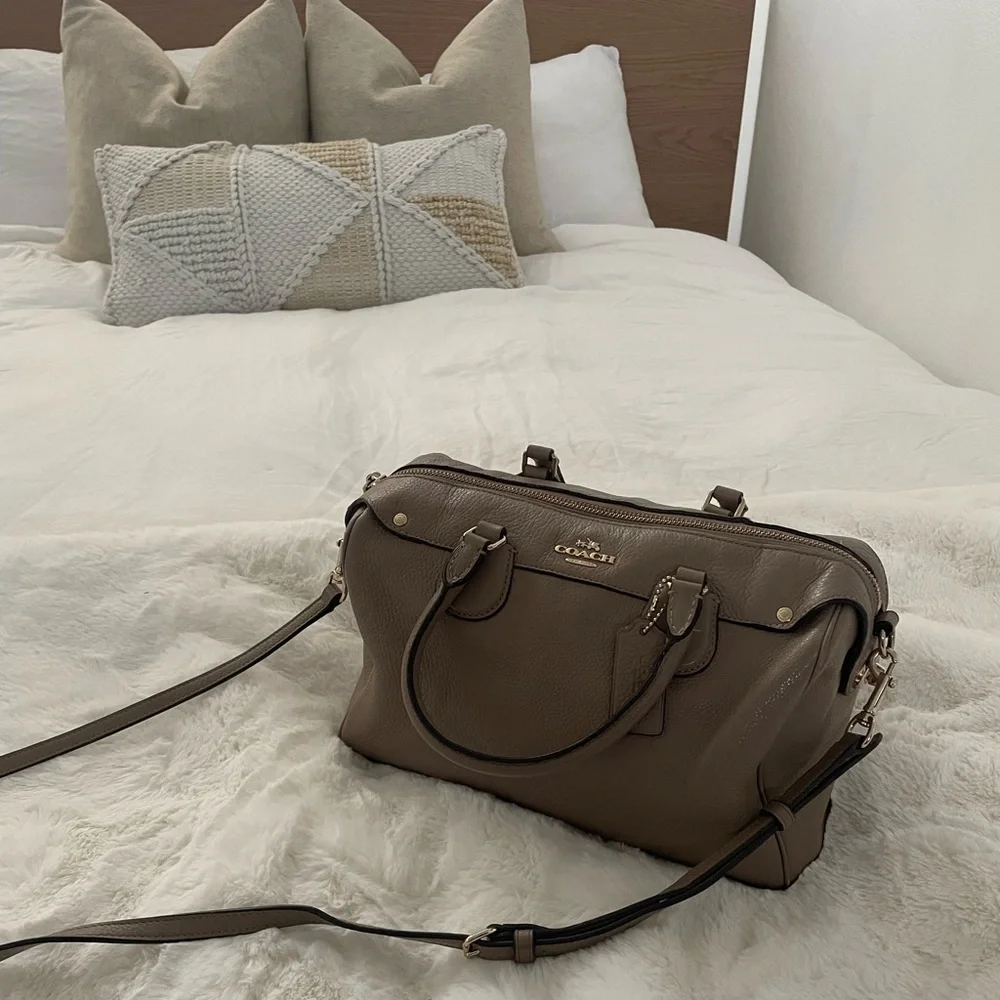 Tan COACH large crossbody bag - Picture 3 of 5
